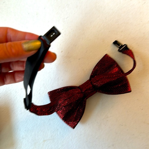 NEW Men’s Bowtie - sparkly red & black adjustable - HoCo, Prom, Halloween - Picture 3 of 3